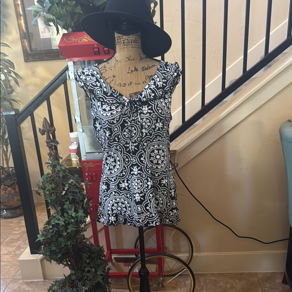 Susan Lawrence Black and White Ruffled Tank Blouse